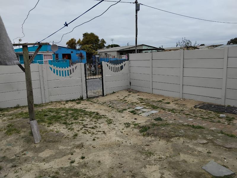 2 Bedroom Property for Sale in New Macassar Western Cape
